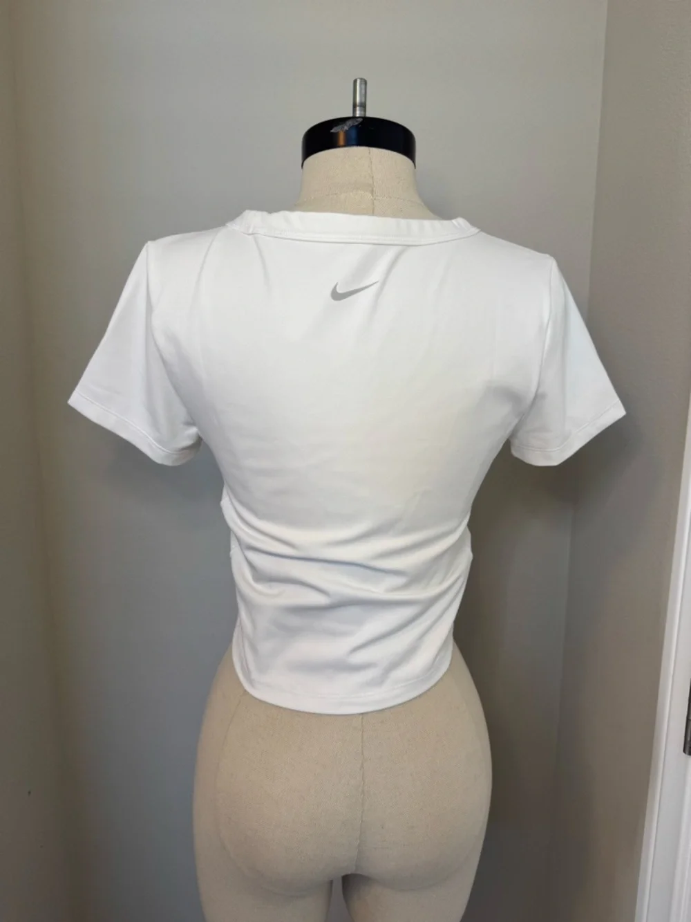 Nike White Short Sleeve Crop Tee - Picture 4 of 7